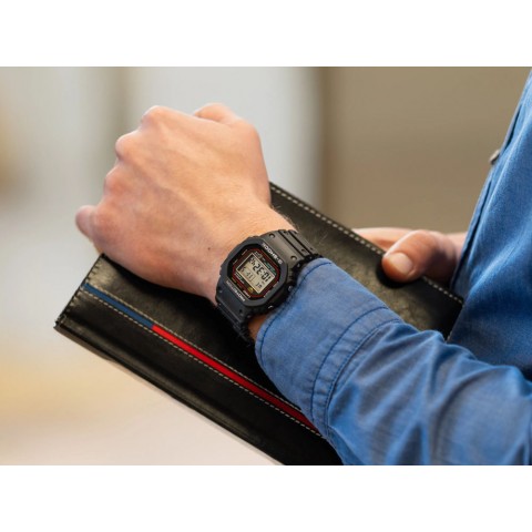 Чоловічий годинник CASIO G-SHOCK CASIO DW-5000R-1AER