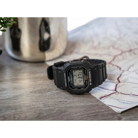 Чоловічий годинник CASIO G-SHOCK DW-5600UE-1ER