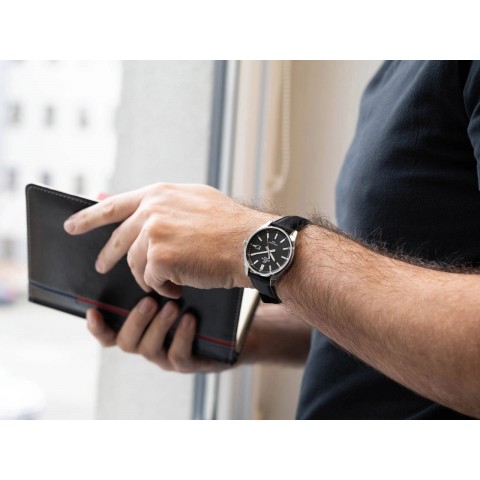 Чоловічий годинник CASIO Edifice EFV-150L-1AVUEF