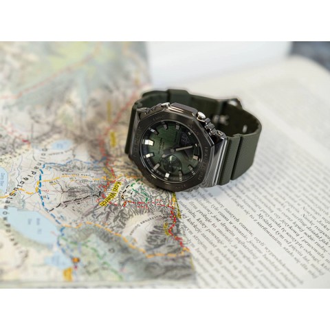 Чоловічий годинник CASIO G-SHOCK GM-2100B-3AER