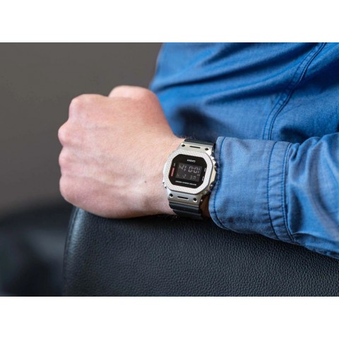 Чоловічий годинник CASIO G-SHOCK GM-5600M-1ER Чорний