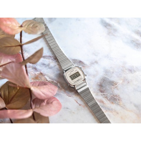 Жіночий годинник CASIO LA670WEA-8AEF