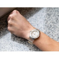 Жіночий годинник CASIO LRW-200HS-7EVEF