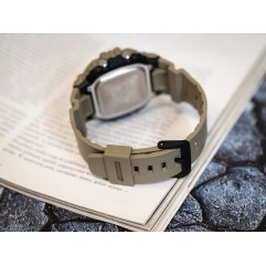 Чоловічий годинник CASIO WS-1700H-5AVEF