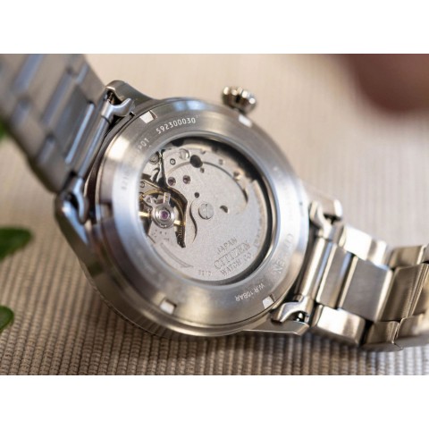 Чоловічий годинник Citizen NJ0190-51A Mechanical Urban Military