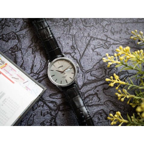 Чоловічий годинник LORUS RL477AX9
