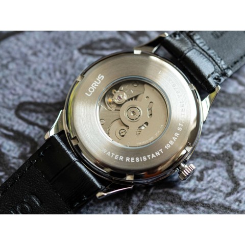 Чоловічий годинник LORUS RL477AX9