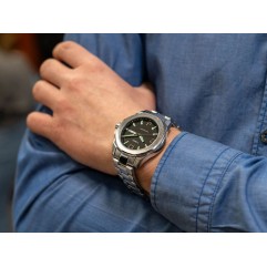 Чоловічий годинник TIMEX TW2W92700 Essex Day & Date