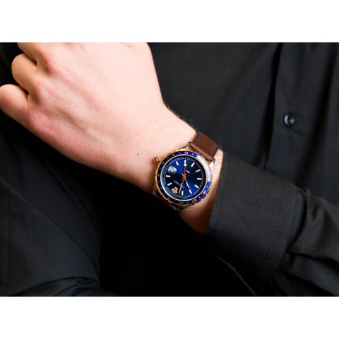 Чоловічий годинник VERSACE HELLENYIUM GMT V1108/0017